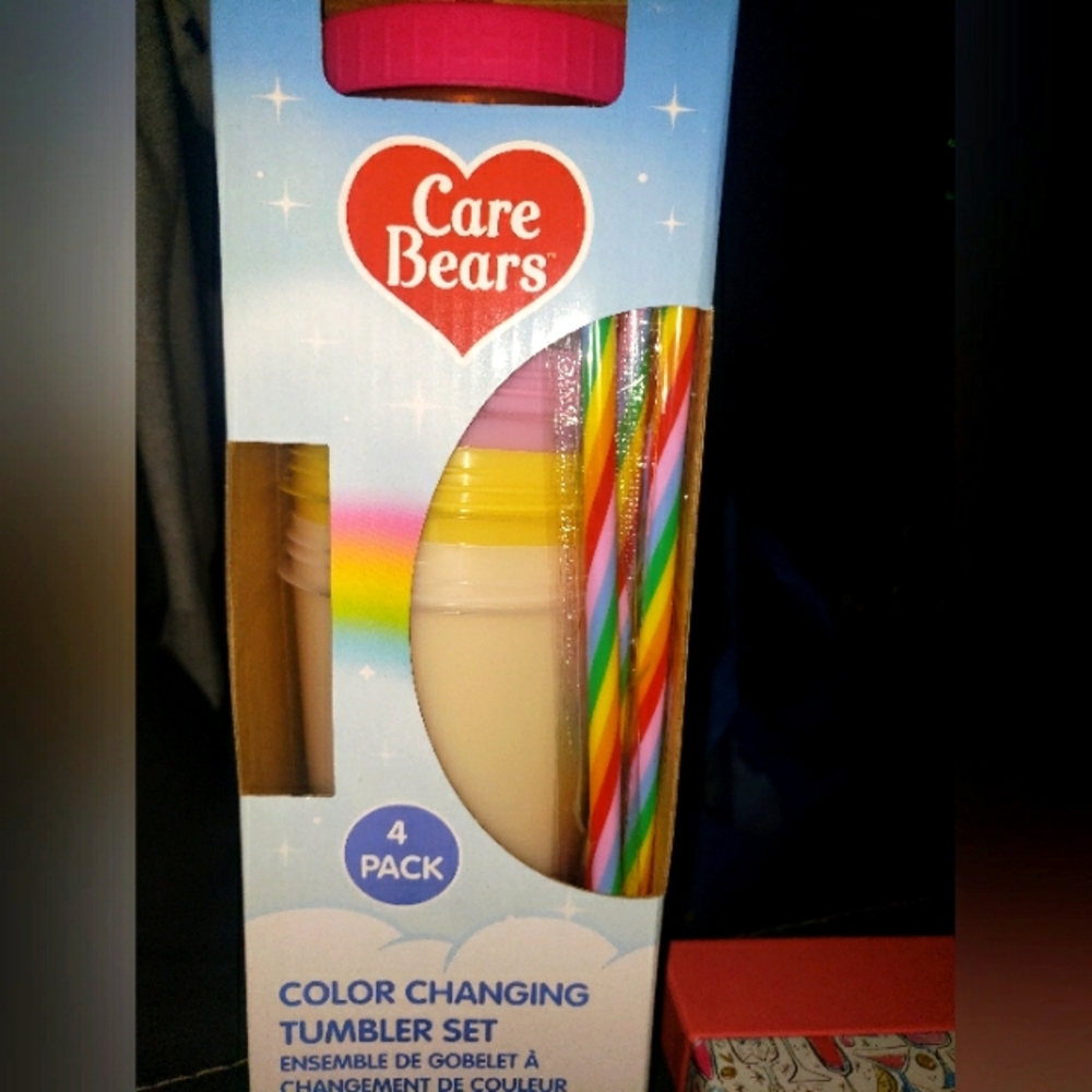 CARE BEARS COLOR CHANGING 24OZ TUMBLERS WITH LIDS & STRAWS SET OF 4 NIB.